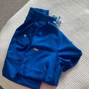 Fig scrubs! Barely worn! Small one pocket top with jogger pants!